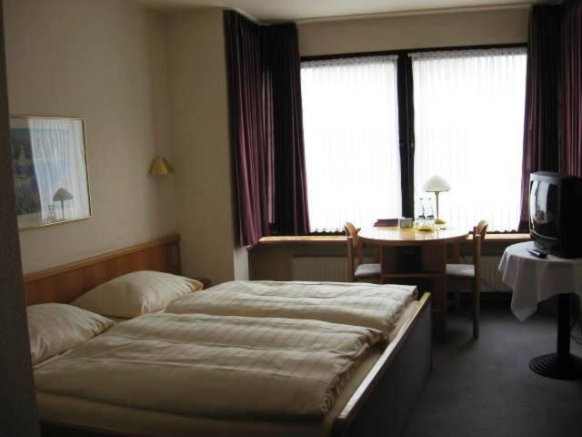 Hotel Pfaelzer Hof, Zum Schokoladengiesser Rodalben Ruang foto